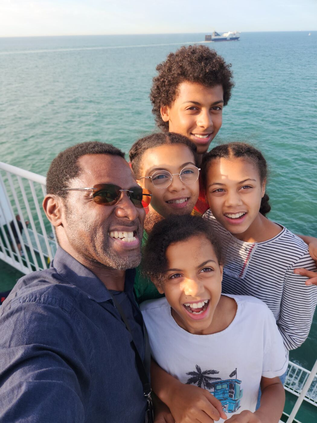 Selfie d'Ulysse avec les enfants